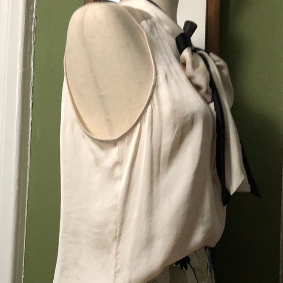 Silky Black/Ivory Bow Top - Picture 5 of 6